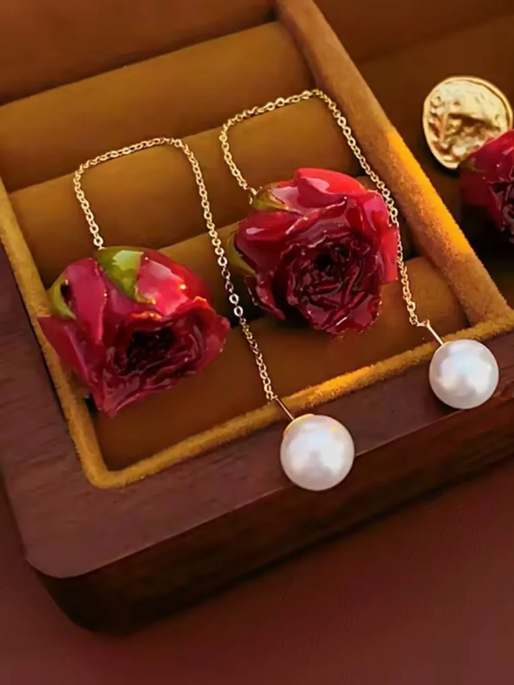 Gold tone Red Rose earrings - Picture 4 of 7
